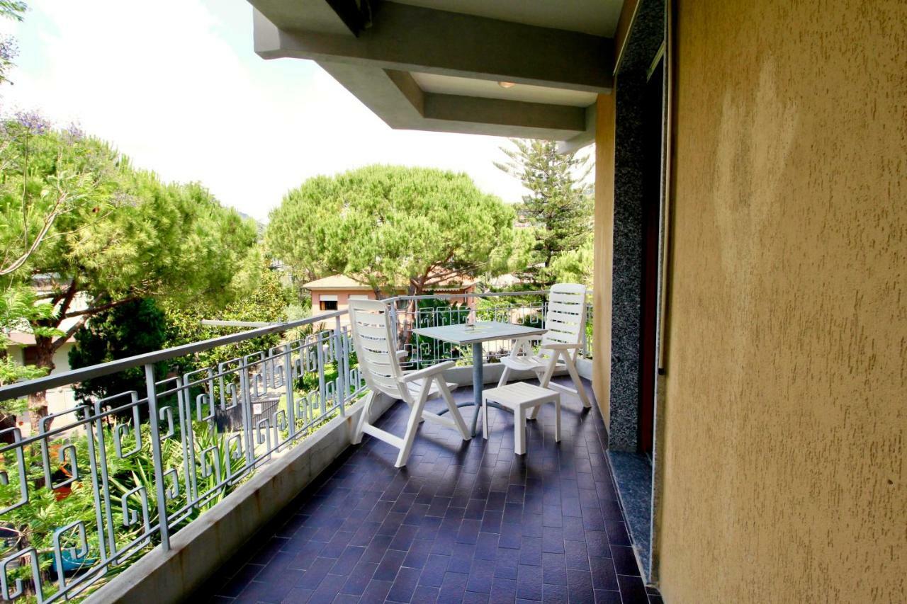 The Green Corner Bordighera Esterno foto